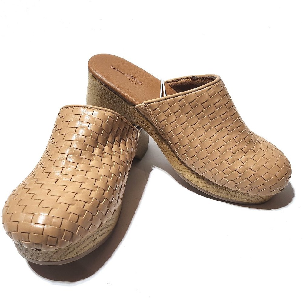 Women's Magnolia Heels Size 6 Universal Thread Light Brown Tan Memory Foam Wood